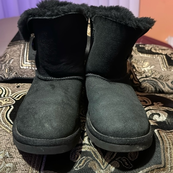 Girls UGG Bailey Button T Big Kid 
 Black Size 4 - Picture 1 of 7